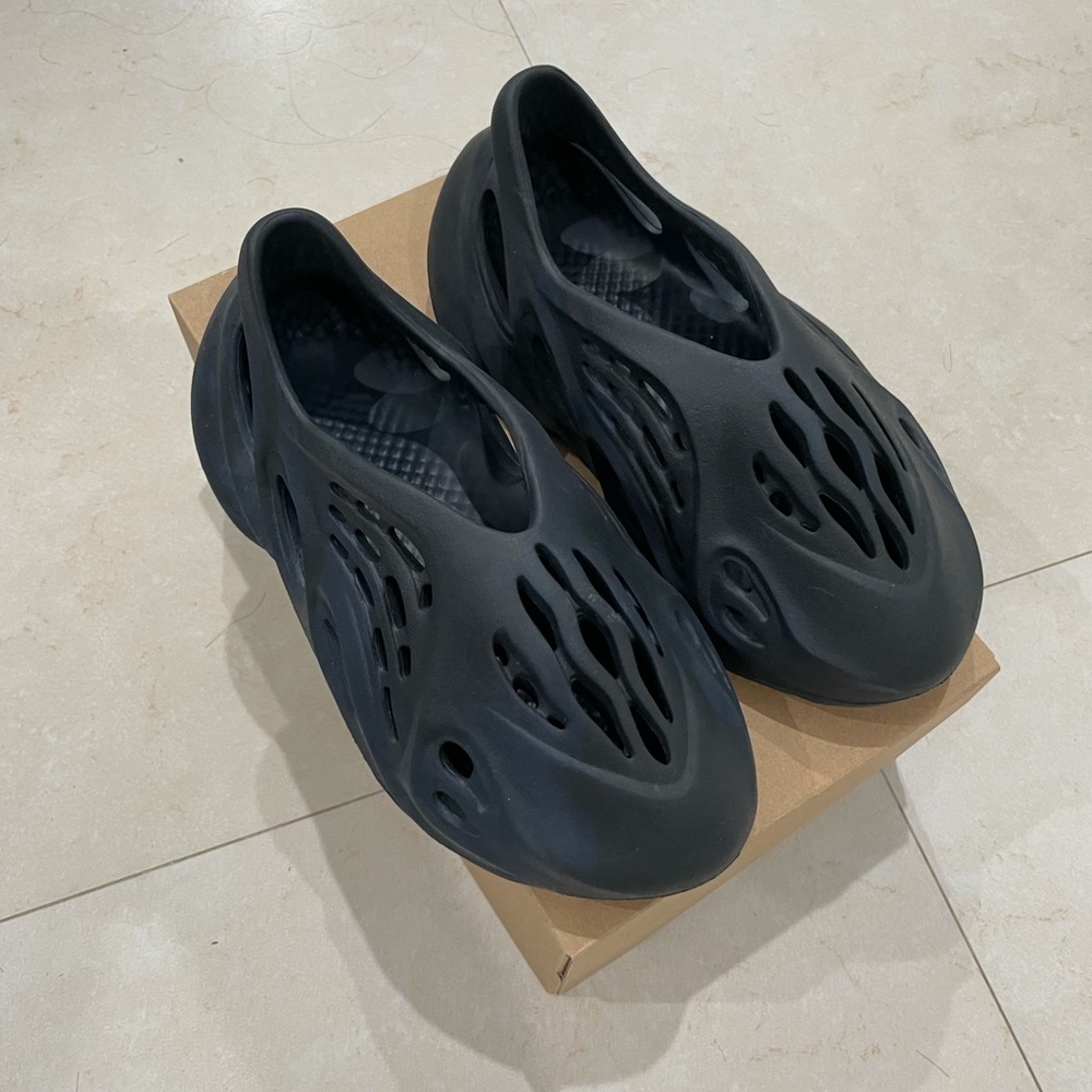 YEEZY FOAM RNNR Mineral Blue